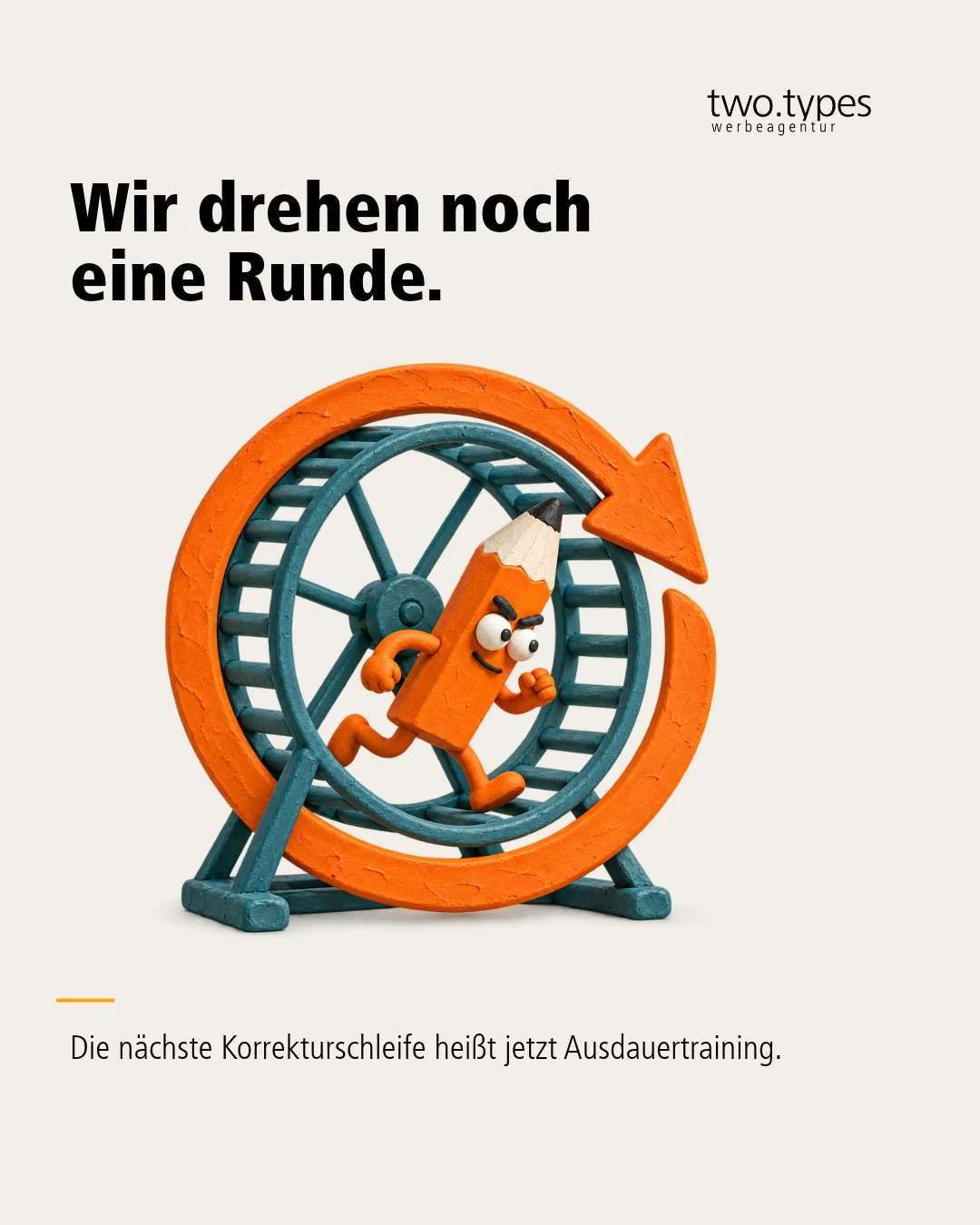 Eine orange Knetfigur rennt in einem petrolfarbenen Hamsterrad, das ein großer Kreispfeil umschließt.