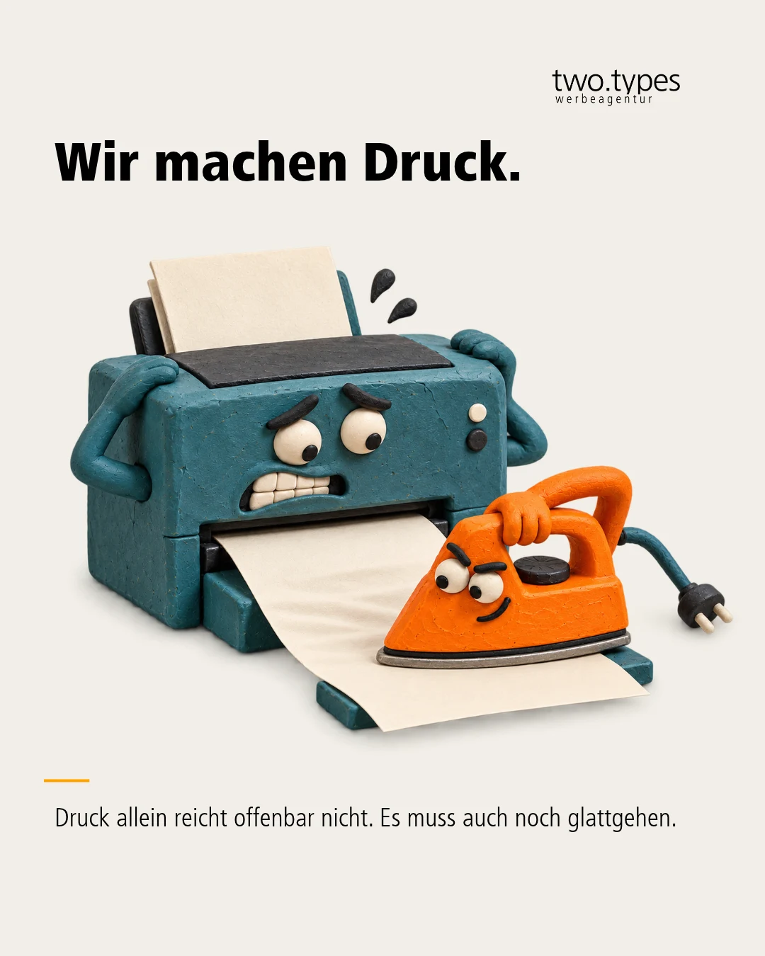Ein petrolfarbener Drucker schaut zu, wie ein orangefarbenes Bügeleisen das frisch bedruckte Papier glättet.